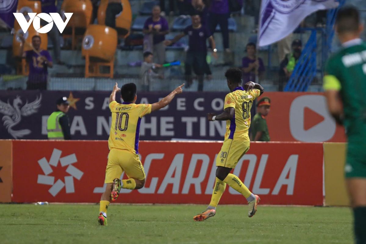 ha noi fc chia diem cay dang cung hai phong trong ngay van quyet di vao lich su v-league hinh anh 14