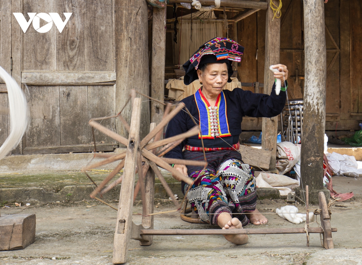 hanh trinh det tho cam dan toc lao tu nguyen lieu tu nhien den san pham tinh hoa hinh anh 7