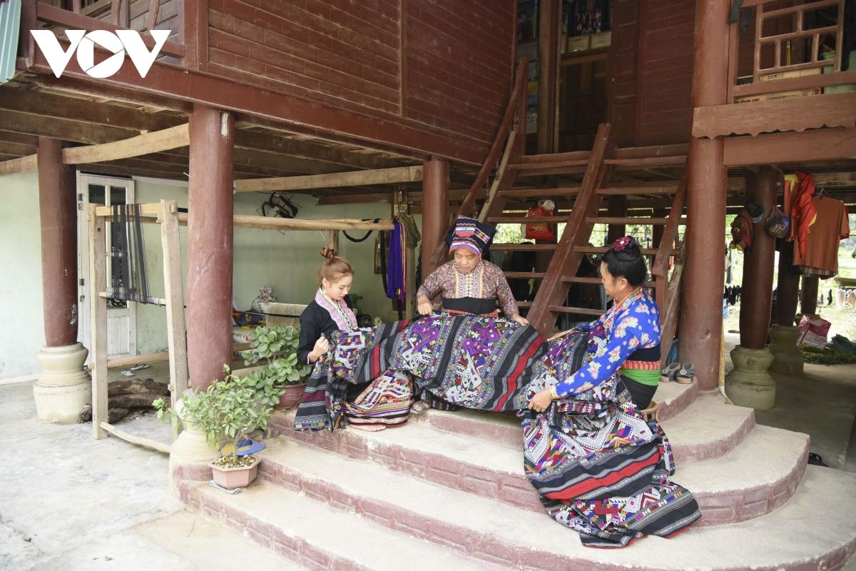 hanh trinh det tho cam dan toc lao tu nguyen lieu tu nhien den san pham tinh hoa hinh anh 3