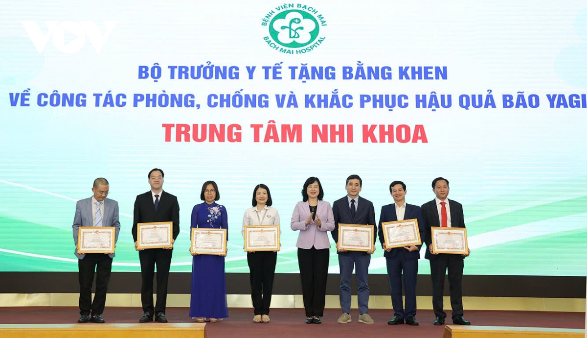 nạn nhân cuối cùng ở làng nủ điều trị tại bệnh viện bạch mai được xuất viện hình ảnh 2 nan nhan cuoi cung o lang nu dieu tri tai benh vien bach mai duoc xuat vien hinh anh 2