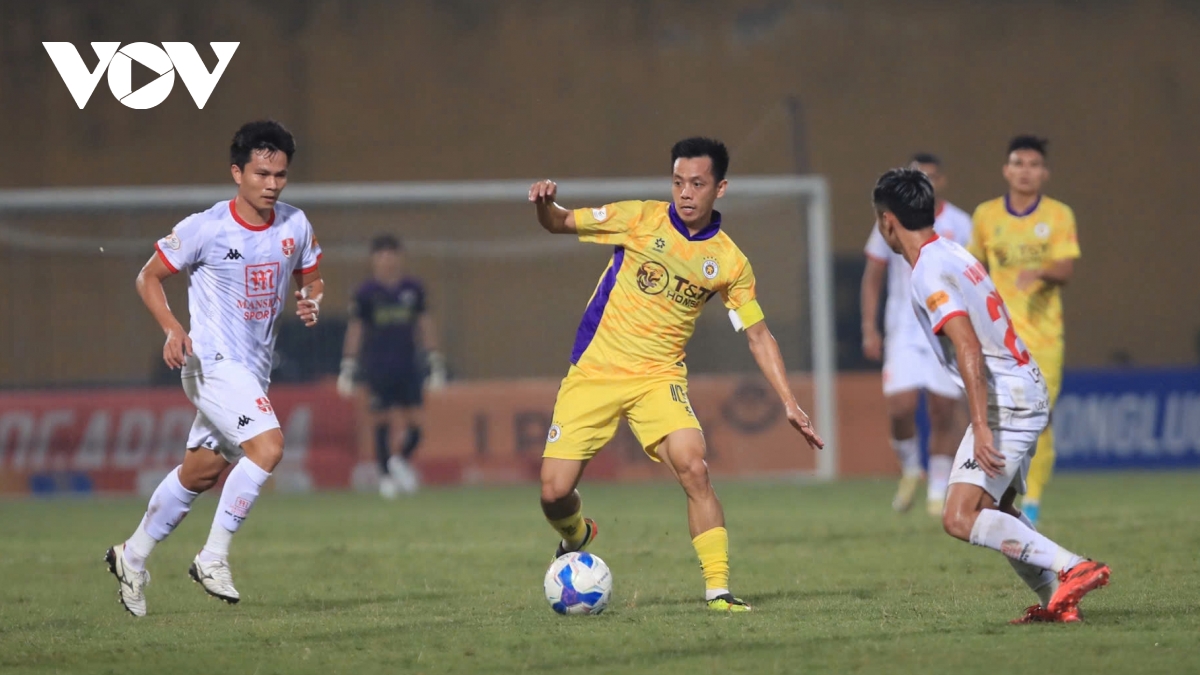 nguyen van quyet - tuong dai cua ha noi fc, bieu tuong de the he cau thu tre noi theo hinh anh 3