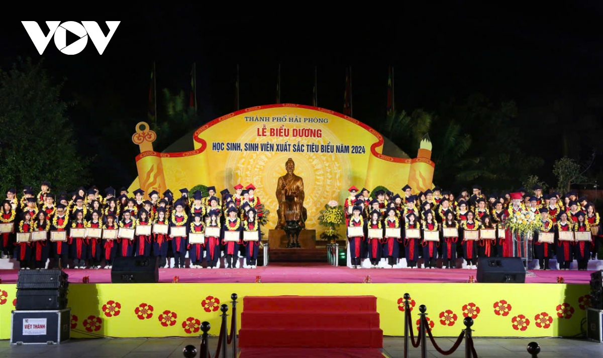 Hải Phòng chi gần 1,4 tỷ đồng khen thưởng học sinh, sinh viên tiêu biểu năm 2024