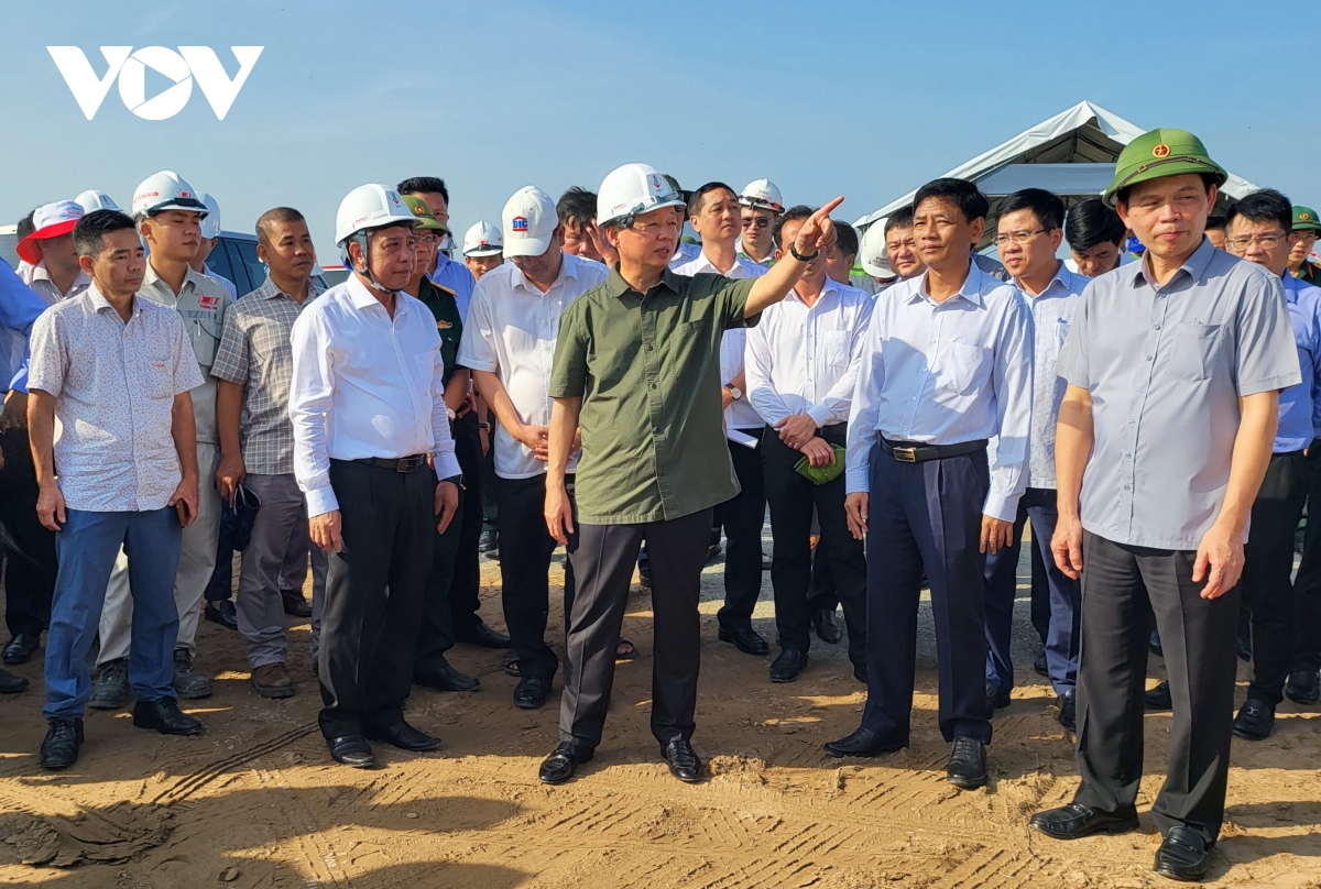 phó thủ tướng trần hồng hà khảo sát tiến độ thi công cao tốc ở sóc trăng, hậu giang hình ảnh 3 pho thu tuong tran hong ha khao sat tien do thi cong cao toc o soc trang, hau giang hinh anh 3