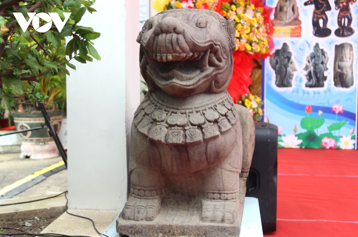 2 tượng sư tử đá thành Đồ Bàn được công nhận bảo vật quốc gia