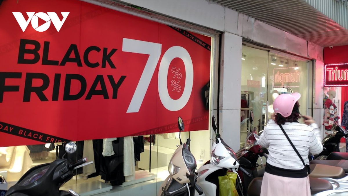 black friday 2024 o ha noi nhieu cua hang khuyen mai giam gia sap san hinh anh 1