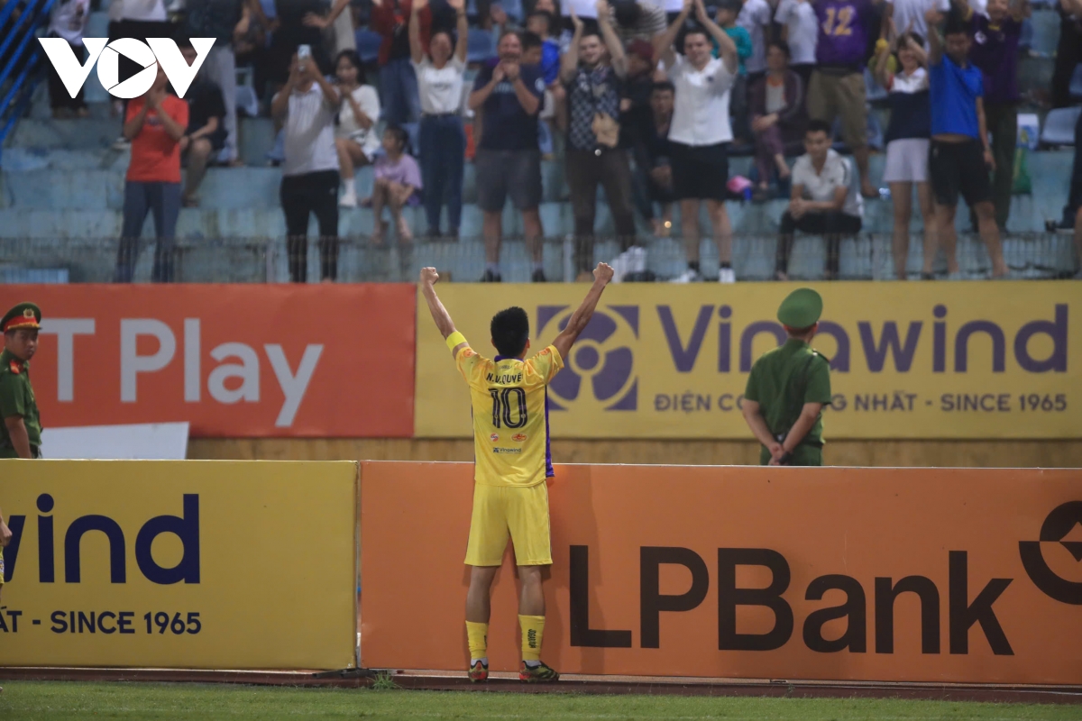 ha noi fc chia diem cay dang cung hai phong trong ngay van quyet di vao lich su v-league hinh anh 17