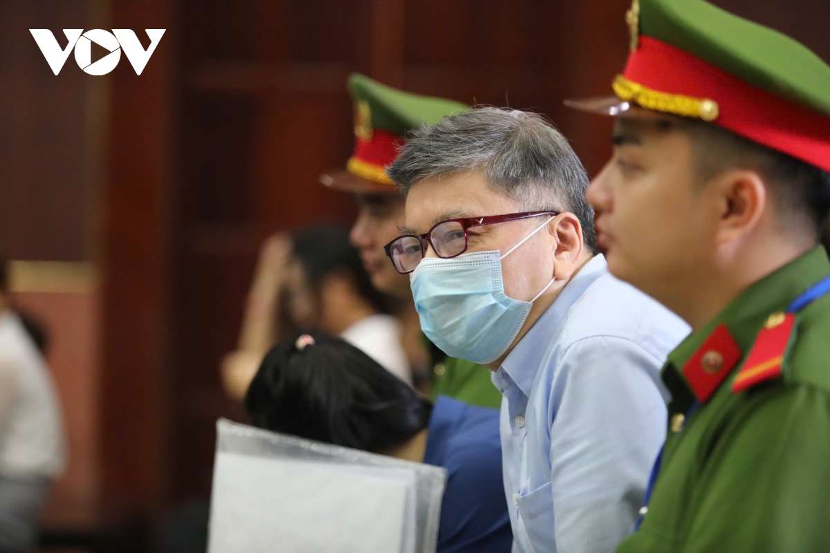 bà trương mỹ lan được phép nói chuyện với chồng tại toà hình ảnh 2 ba truong my lan duoc phep noi chuyen voi chong tai toa hinh anh 2