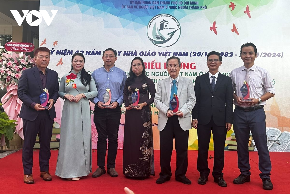 biểu dương chuyên gia, trí thức kiều bào có nhiều hiến kế cho tp.hcm hình ảnh 3 bieu duong chuyen gia, tri thuc kieu bao co nhieu hien ke cho tp.hcm hinh anh 3