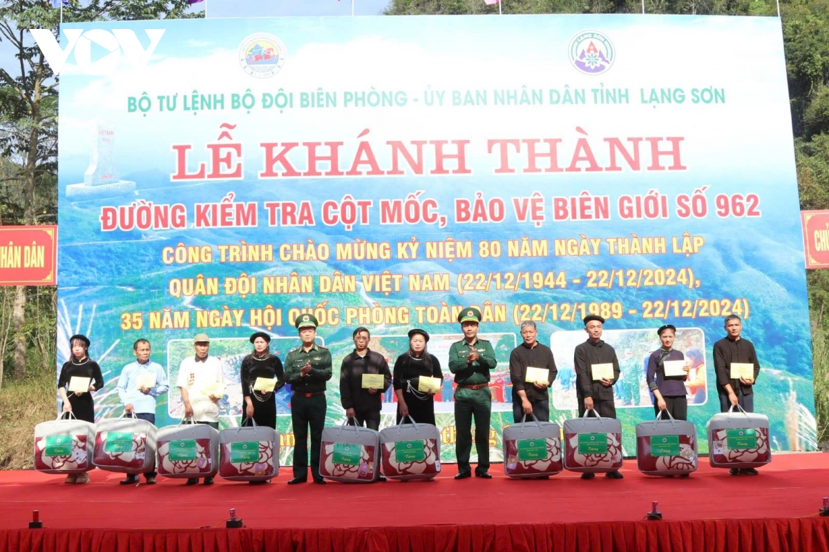 lang son khanh thanh duong kiem tra cot moc, bao ve bien gioi so 962 hinh anh 3