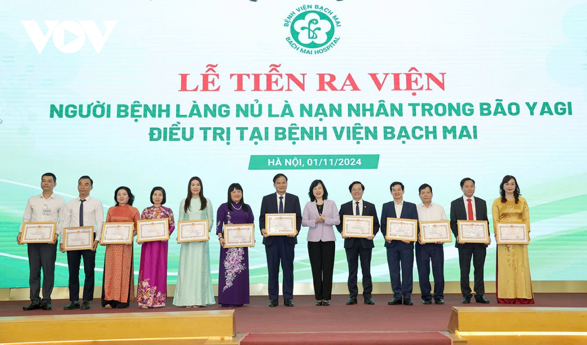 nạn nhân cuối cùng ở làng nủ điều trị tại bệnh viện bạch mai được xuất viện hình ảnh 3 nan nhan cuoi cung o lang nu dieu tri tai benh vien bach mai duoc xuat vien hinh anh 3