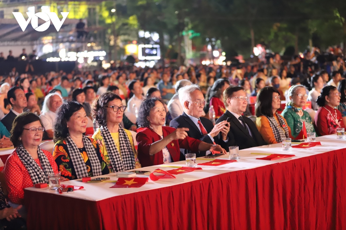 cầu truyền hình kỷ niệm 70 năm sự kiện tập kết ra bắc tại tp hải phòng hình ảnh 2 cau truyen hinh ky niem 70 nam su kien tap ket ra bac tai tp hai phong hinh anh 2