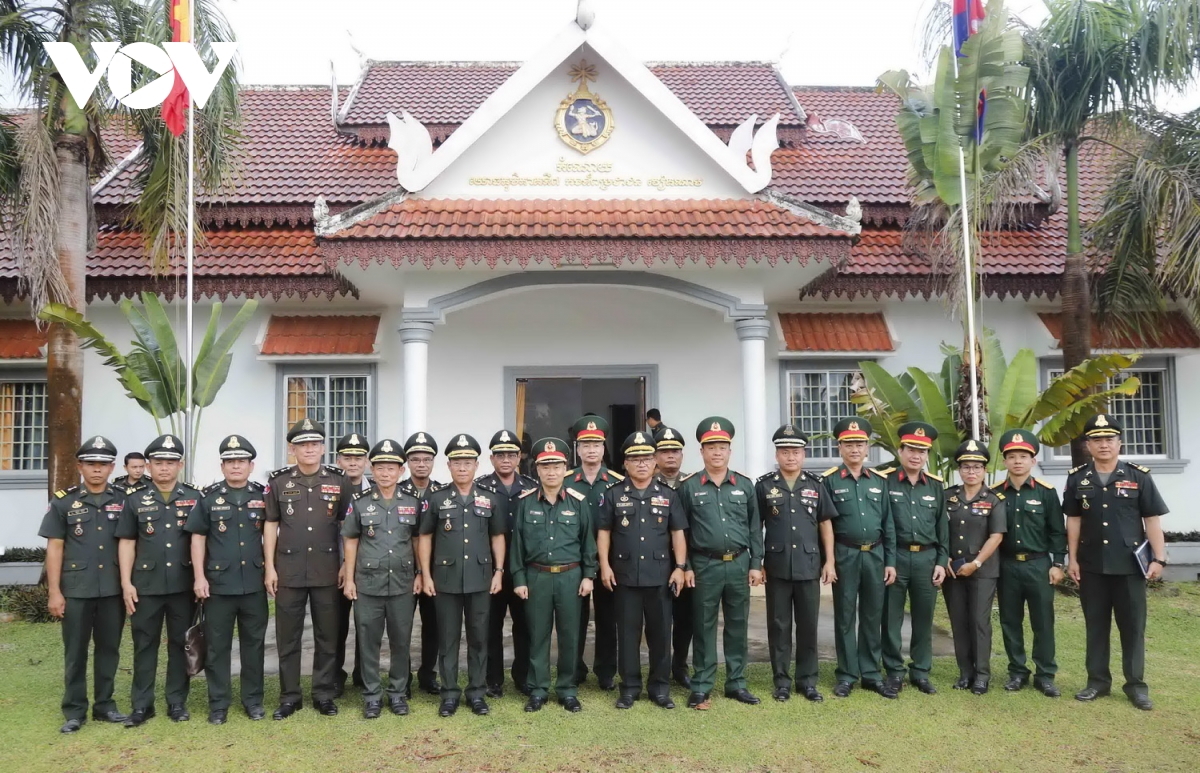 Quân khu 5 thăm Quân khu 1 và Quân khu 4, Quân đội Hoàng gia Campuchia