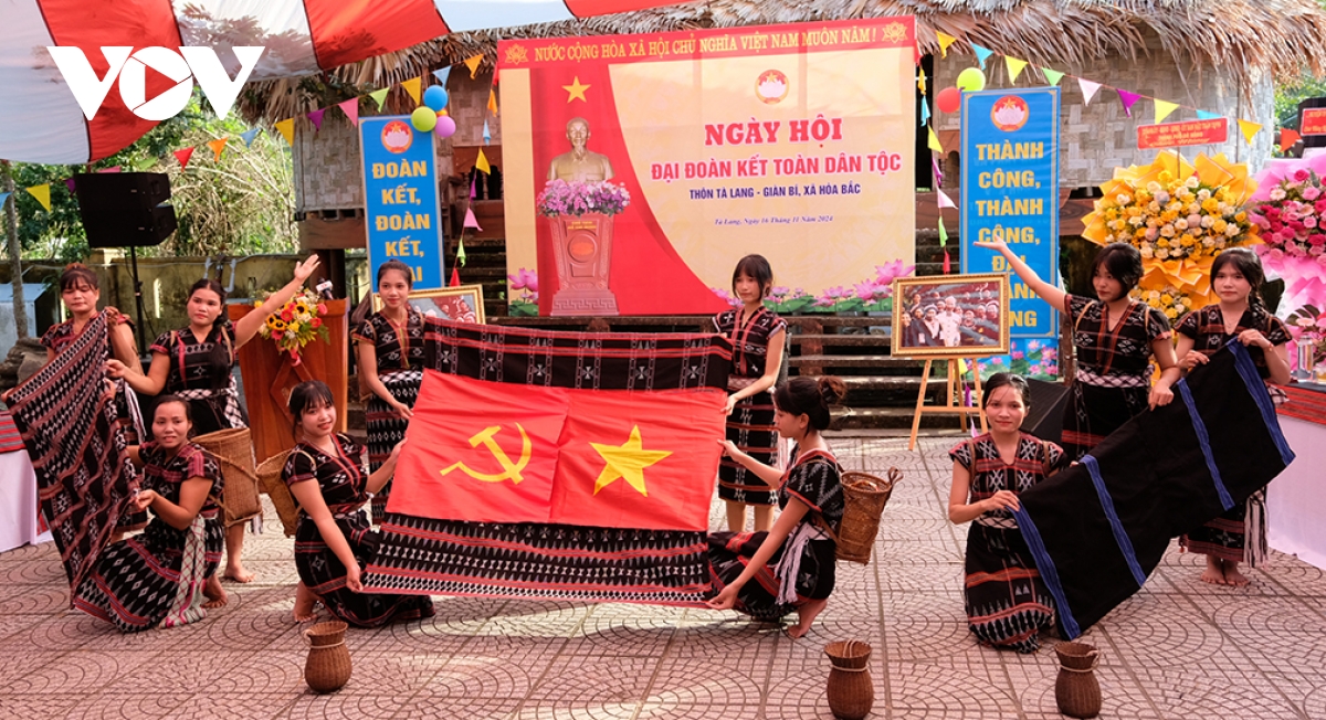 bí thư Đà nẵng gìn giữ nét đẹp người cơ tu thờ ảnh bác hồ hình ảnh 4 bi thu Da nang gin giu net dep nguoi co tu tho anh bac ho hinh anh 4