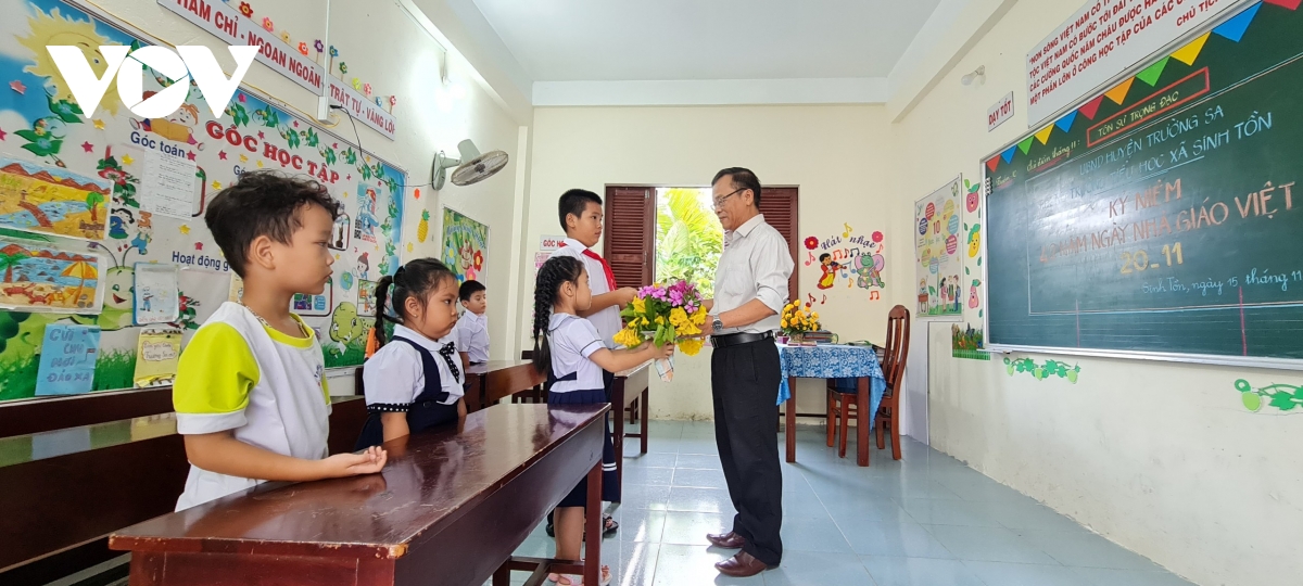 tri ân những người gieo chữ ở trường sa hình ảnh 2 tri an nhung nguoi gieo chu o truong sa hinh anh 2