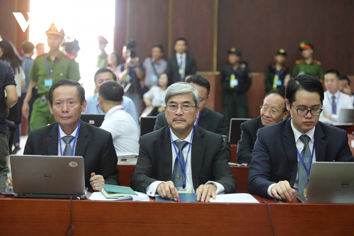 bà trương mỹ lan được phép nói chuyện với chồng tại toà hình ảnh 3 ba truong my lan duoc phep noi chuyen voi chong tai toa hinh anh 3