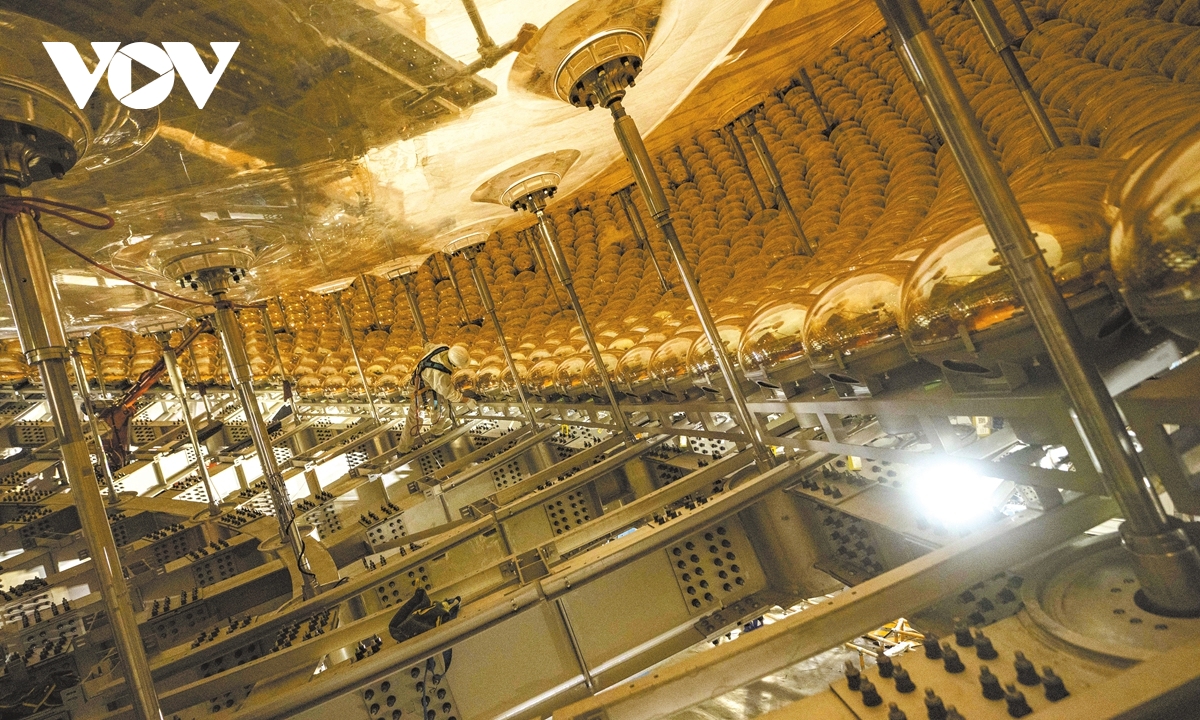 vì sao Đài quan sát neutrino ngầm của trung quốc được đặt ở độ sâu 700m hình ảnh 2 vi sao Dai quan sat neutrino ngam cua trung quoc duoc dat o do sau 700m hinh anh 2