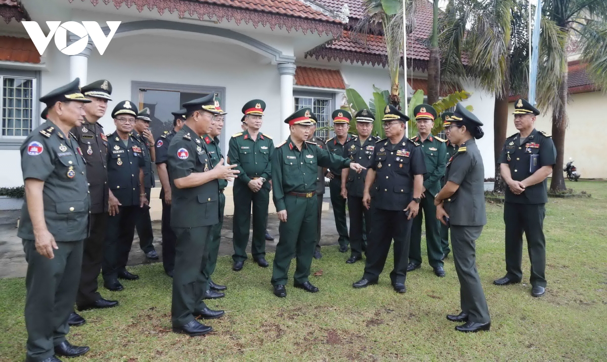 quan khu 5 tham quan khu 1 va quan khu 4, quan doi hoang gia campuchia hinh anh 2