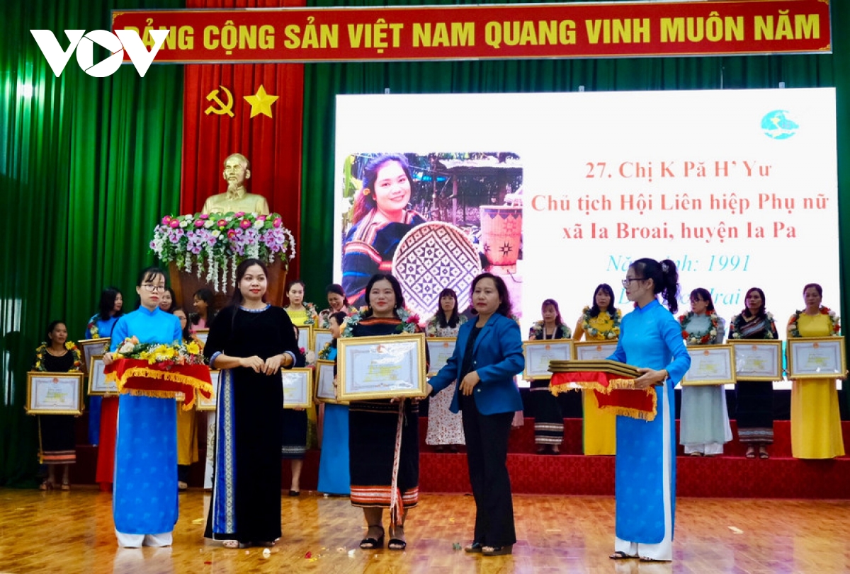 cán bộ hội phụ nữ tận tâm với công tác giảm nghèo hình ảnh 3 can bo hoi phu nu tan tam voi cong tac giam ngheo hinh anh 3