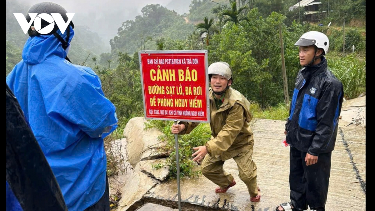 quảng nam di dời hơn 500 người dân bị sạt lở đe dọa hình ảnh 2 quang nam di doi hon 500 nguoi dan bi sat lo de doa hinh anh 2
