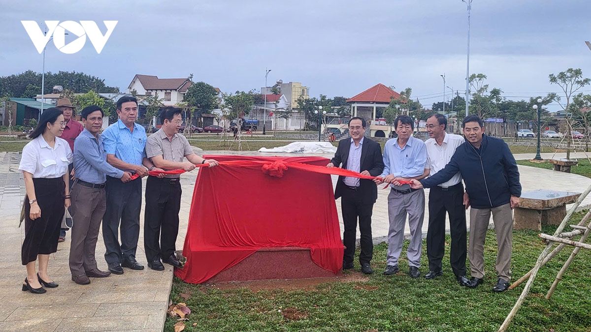 thành phố buôn ma thuột gắn biển công trình chào mừng 120 năm ngày thành lập hình ảnh 1 thanh pho buon ma thuot gan bien cong trinh chao mung 120 nam ngay thanh lap hinh anh 1
