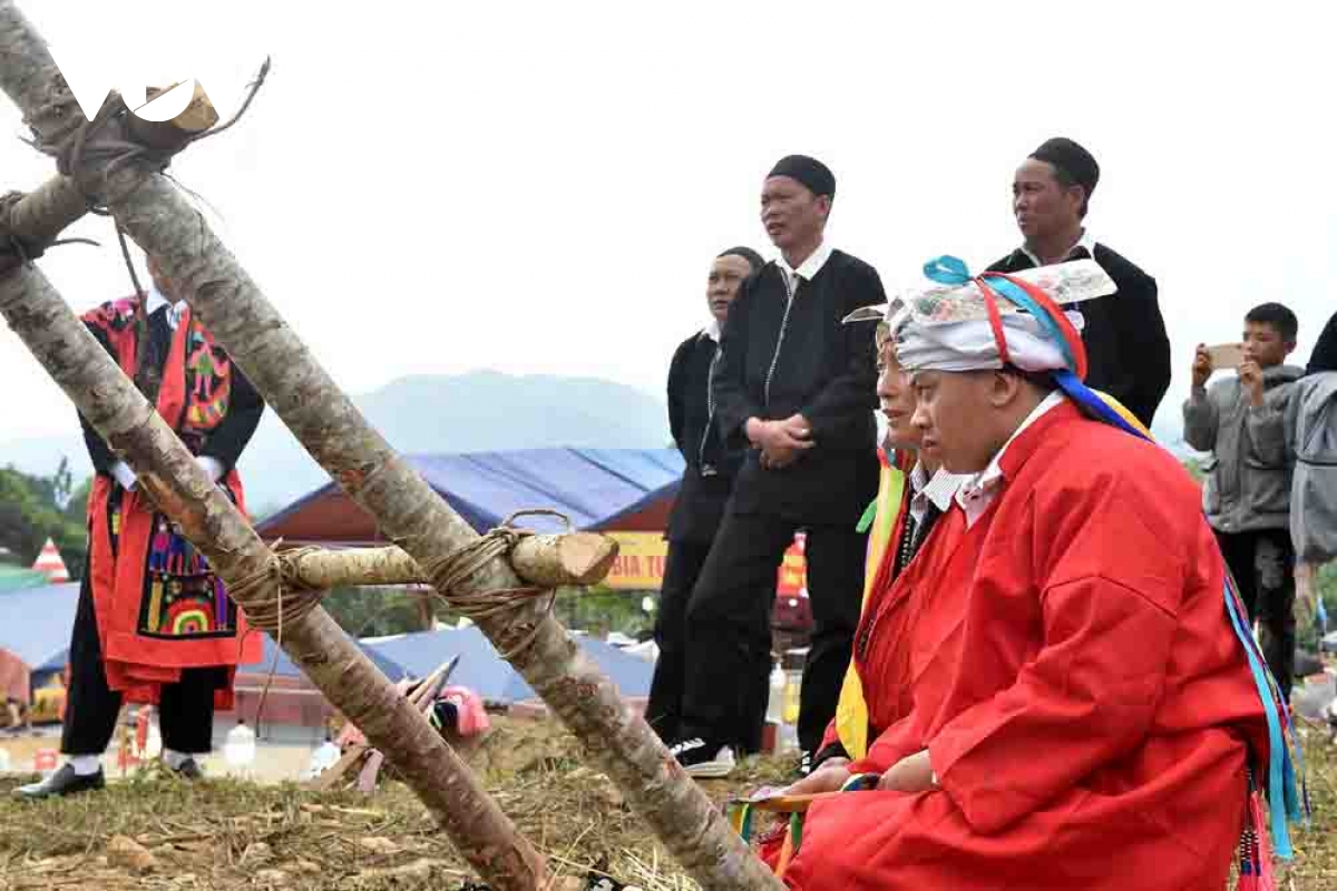tủ cải - nghi lễ kết nối con cháu với tổ tiên của người dao đầu bằng hình ảnh 7 tu cai - nghi le ket noi con chau voi to tien cua nguoi dao dau bang hinh anh 7