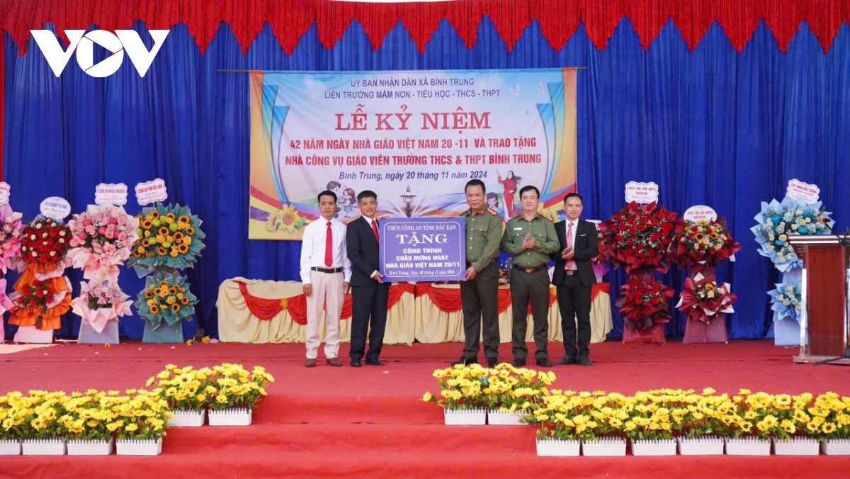bắc kạn trao tặng 16 căn nhà công vụ cho giáo viên hình ảnh 1 bac kan trao tang 16 can nha cong vu cho giao vien hinh anh 1