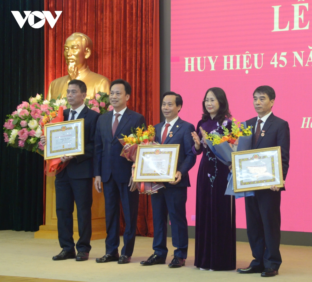 tổng bí thư tô lâm trao huy hiệu 45 năm tuổi Đảng tặng ông trần quốc vượng hình ảnh 4 tong bi thu to lam trao huy hieu 45 nam tuoi Dang tang ong tran quoc vuong hinh anh 4