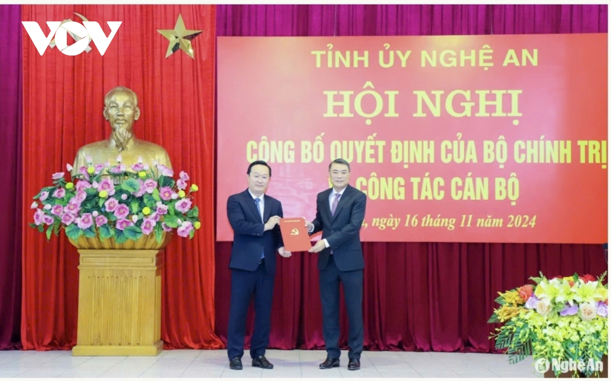 Công bố quyết định của Bộ Chính trị chuẩn y Bí thư Tỉnh ủy Nghệ An