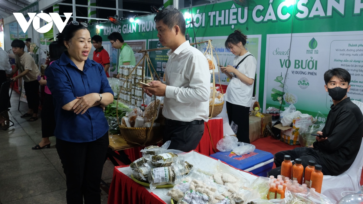 livestream san pham du lich tai tuan le van hoa, du lich va Am thuc Dong nai hinh anh 1