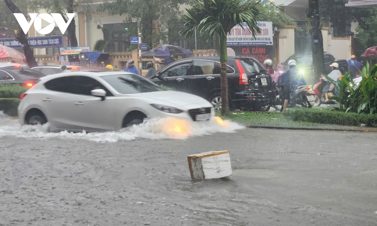 quảng trị cứu ngư dân và thuyền đánh cá bị chìm vào bờ an toàn hình ảnh 4 quang tri cuu ngu dan va thuyen danh ca bi chim vao bo an toan hinh anh 4
