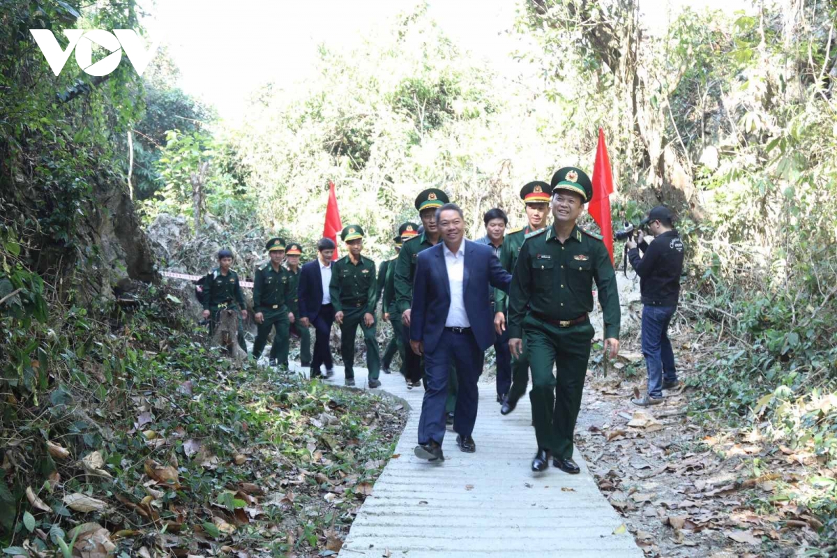 lang son khanh thanh duong kiem tra cot moc, bao ve bien gioi so 962 hinh anh 2
