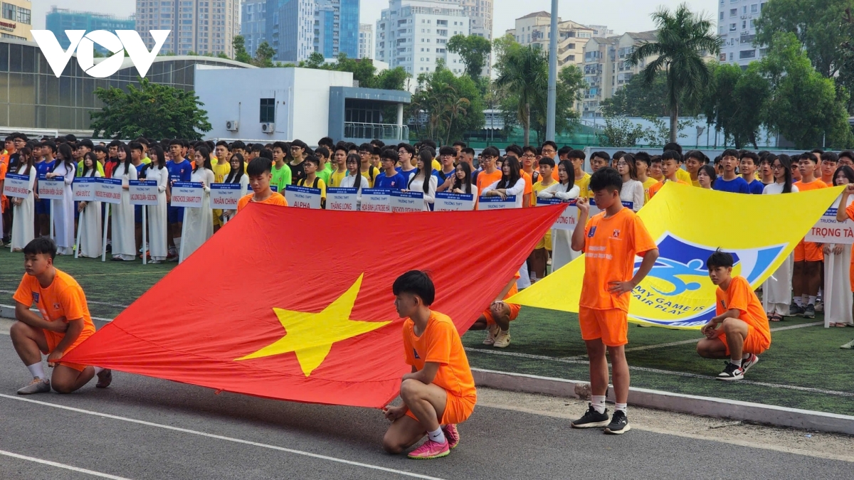 khai mac giai bong da hoc sinh thpt ha noi - cup bao an ninh thu do 2024 hinh anh 1