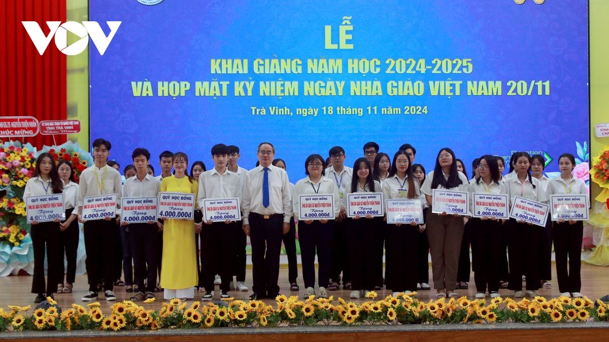 trường Đại học trà vinh trao học bổng hơn 3,5 tỷ đồng dịp khai giảng khóa mới hình ảnh 3 truong Dai hoc tra vinh trao hoc bong hon 3,5 ty dong dip khai giang khoa moi hinh anh 3