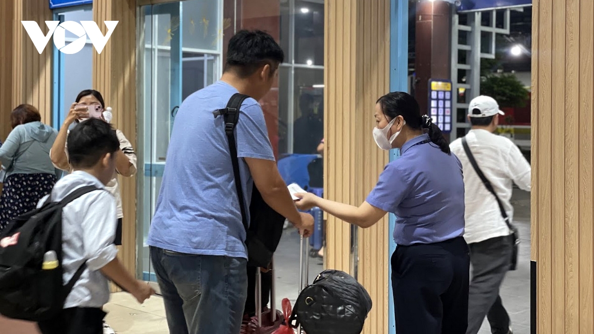 Đường sắt hướng dẫn hành khách cách kiểm tra vé tàu tết hợp lệ hình ảnh 2 Duong sat huong dan hanh khach cach kiem tra ve tau tet hop le hinh anh 2