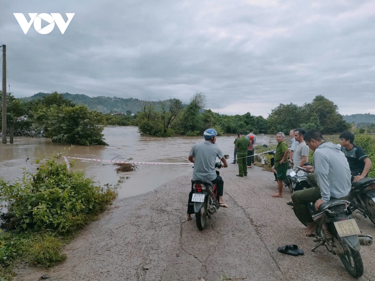 Đảm bảo an toàn cho 315 hộ dân bị cô lập vì mưa lũ ở gia lai hình ảnh 1 Dam bao an toan cho 315 ho dan bi co lap vi mua lu o gia lai hinh anh 1