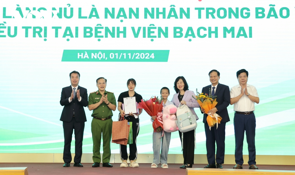 Nạn nhân cuối cùng ở làng Nủ điều trị tại Bệnh viện Bạch Mai được xuất viện