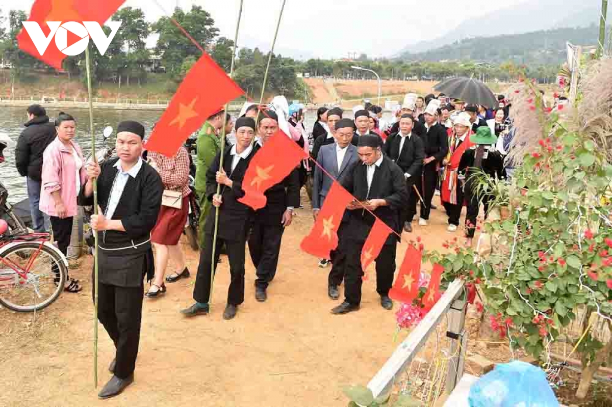 tủ cải - nghi lễ kết nối con cháu với tổ tiên của người dao đầu bằng hình ảnh 1 tu cai - nghi le ket noi con chau voi to tien cua nguoi dao dau bang hinh anh 1