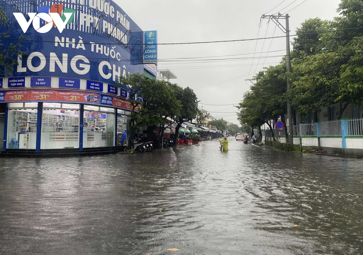 mưa lớn kéo dài ở quảng nam, nhiều tuyến đường bị chia cắt hình ảnh 4 mua lon keo dai o quang nam, nhieu tuyen duong bi chia cat hinh anh 4