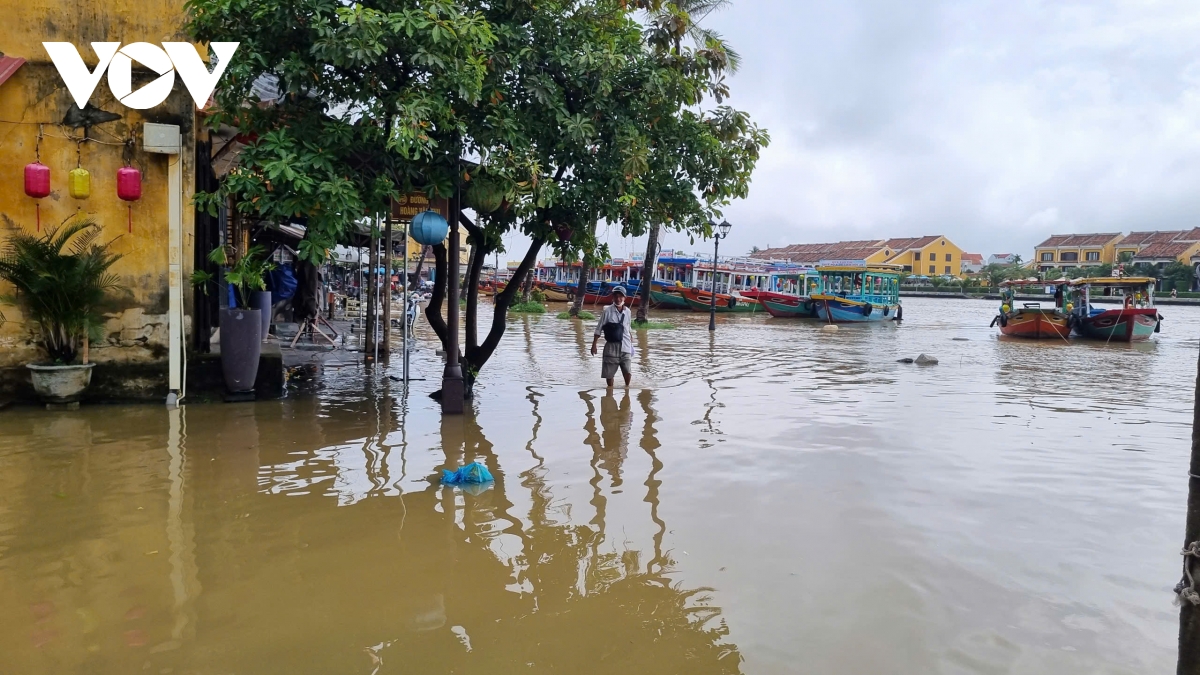 thủy điện điều tiết xả lũ, một số tuyến đường tại phố cổ hội an ngập nước hình ảnh 7 thuy dien dieu tiet xa lu, mot so tuyen duong tai pho co hoi an ngap nuoc hinh anh 7