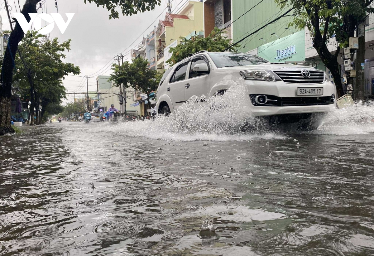 mưa lớn kéo dài ở quảng nam, nhiều tuyến đường bị chia cắt hình ảnh 5 mua lon keo dai o quang nam, nhieu tuyen duong bi chia cat hinh anh 5