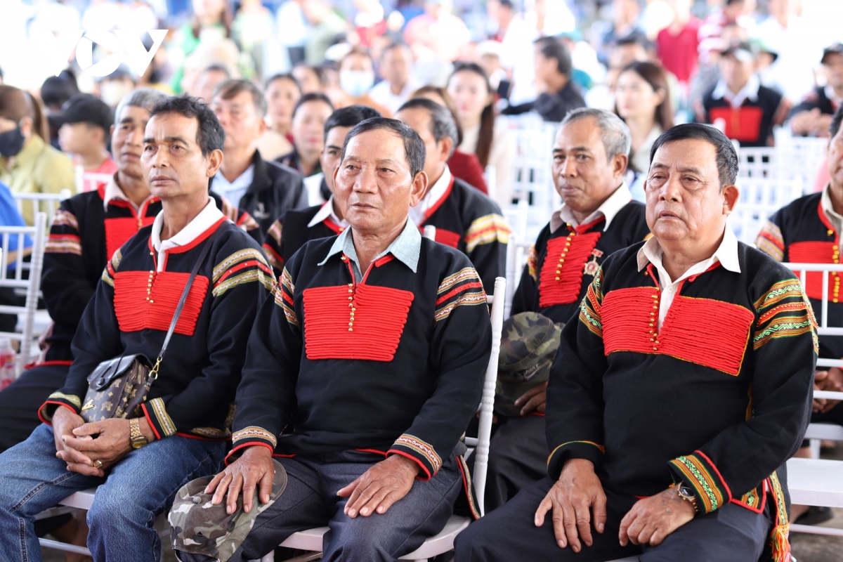 bộ trưởng bộ công an lương tam quang dự ngày hội Đại đoàn kết tại Đắk lắk hình ảnh 2 bo truong bo cong an luong tam quang du ngay hoi Dai doan ket tai Dak lak hinh anh 2