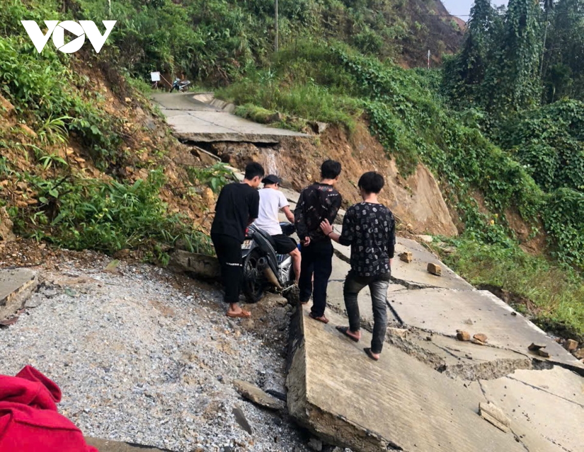 quảng nam di dời hơn 500 người dân bị sạt lở đe dọa hình ảnh 4 quang nam di doi hon 500 nguoi dan bi sat lo de doa hinh anh 4