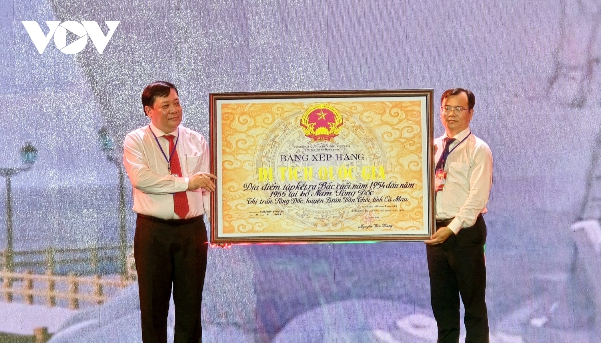 công nhận tượng đài kỷ niệm chuyến tàu tập kết ra bắc 1954 là di tích quốc gia hình ảnh 2 cong nhan tuong dai ky niem chuyen tau tap ket ra bac 1954 la di tich quoc gia hinh anh 2