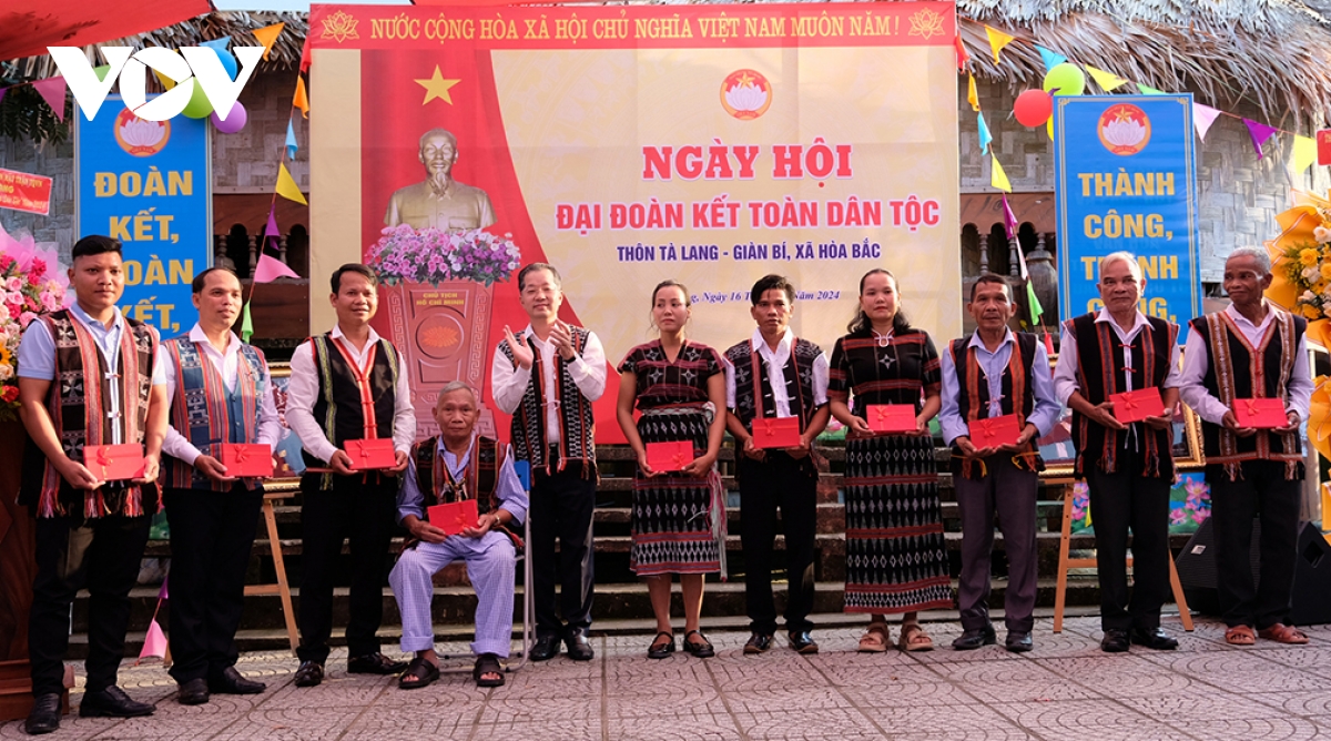 bí thư Đà nẵng gìn giữ nét đẹp người cơ tu thờ ảnh bác hồ hình ảnh 1 bi thu Da nang gin giu net dep nguoi co tu tho anh bac ho hinh anh 1