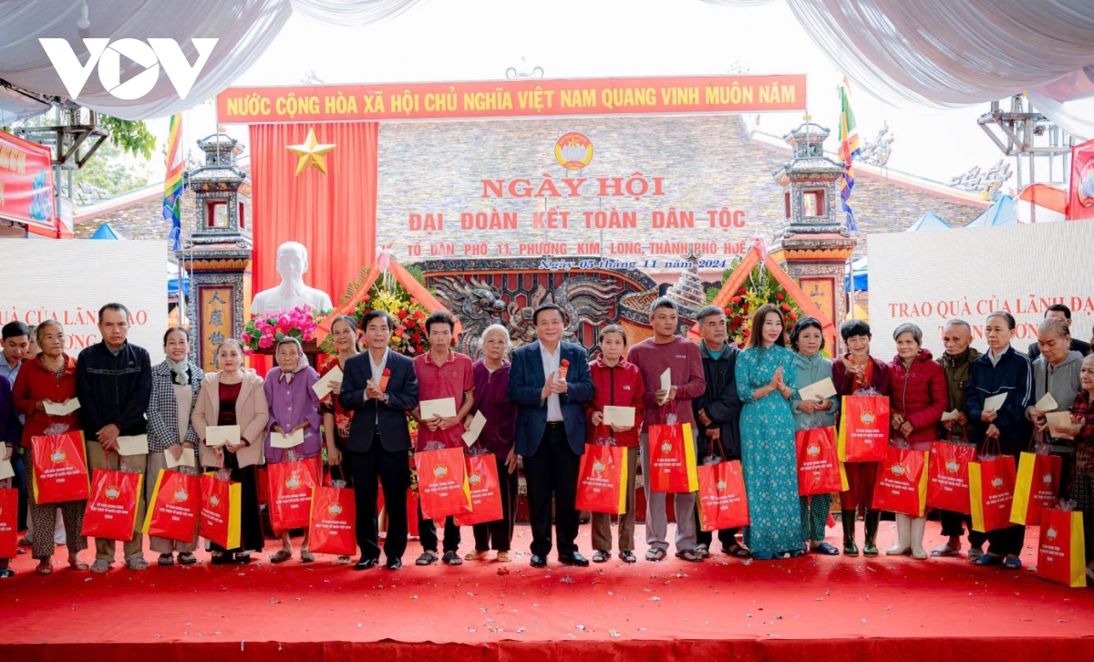 Ong nguyen xuan thang du ngay hoi Dai doan ket toan dan toc tai thanh pho hue hinh anh 4
