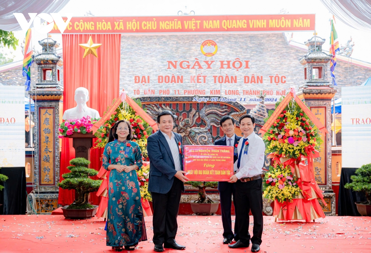 Ong nguyen xuan thang du ngay hoi Dai doan ket toan dan toc tai thanh pho hue hinh anh 3