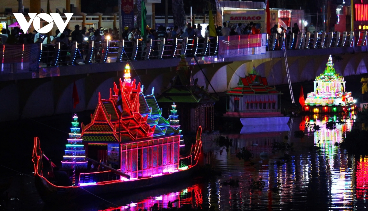 lung linh loi protip va ghe ca hau cua dong bao khmer tren dong song maspero hinh anh 3