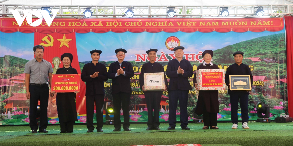 phó chủ tịch quốc hội nguyễn Đức hải dự ngày hội Đại đoàn kết tại bắc kạn hình ảnh 5 pho chu tich quoc hoi nguyen Duc hai du ngay hoi Dai doan ket tai bac kan hinh anh 5