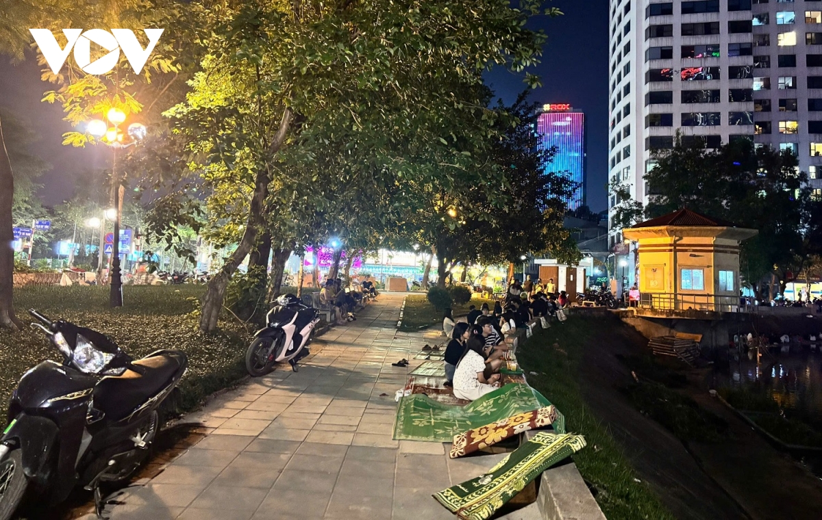 phố đi bộ được đầu tư gần 30 tỷ đồng ở hà nội chỉ là nơi bán trà đá vỉa hè hình ảnh 8 pho di bo duoc dau tu gan 30 ty dong o ha noi chi la noi ban tra da via he hinh anh 8
