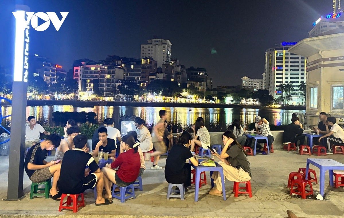 phố đi bộ được đầu tư gần 30 tỷ đồng ở hà nội chỉ là nơi bán trà đá vỉa hè hình ảnh 7 pho di bo duoc dau tu gan 30 ty dong o ha noi chi la noi ban tra da via he hinh anh 7